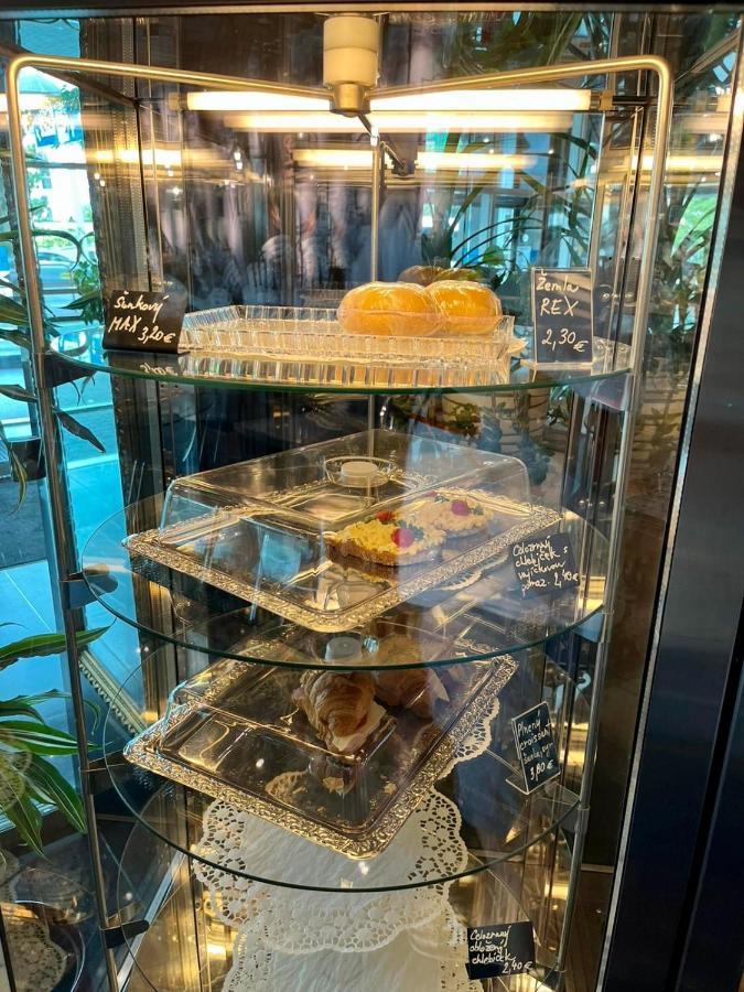 De Luxe 4 May Plaza Pozsony Kültér fotó