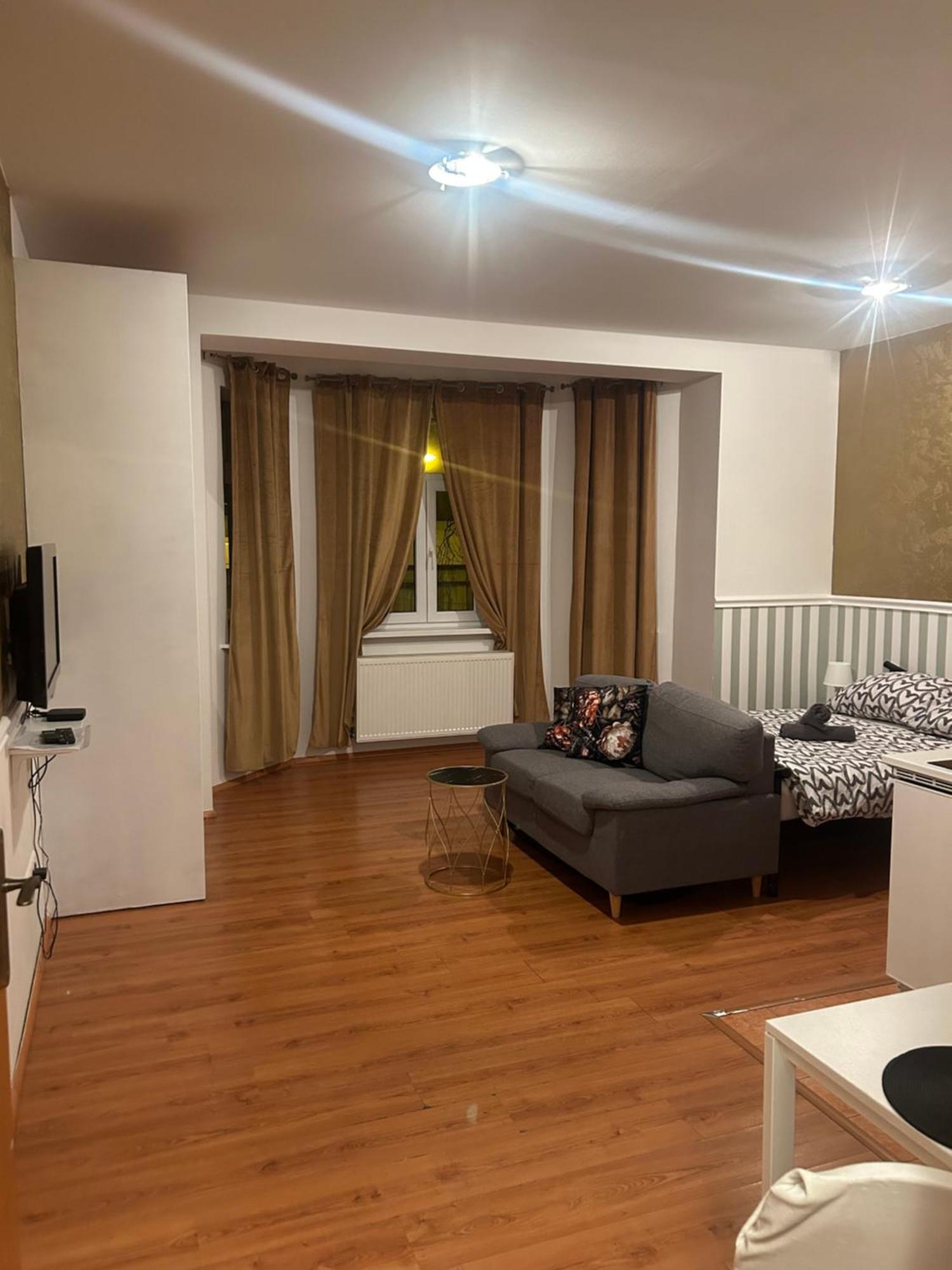 De Luxe 4 May Plaza Pozsony Kültér fotó